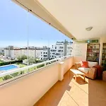 شقة Bright With Terrace, Pool And