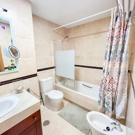 Lejlighed Bright With Terrace, Pool And