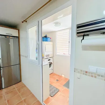 Bright With Terrace, Pool And טורמולינוס