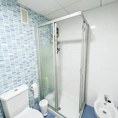 דירה Bright With Terrace, Pool And *