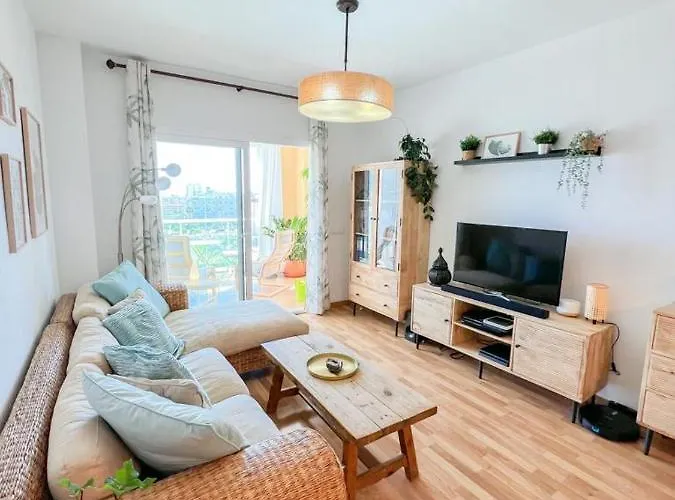 Bright With Terrace, Pool And Apartment Torremolinos